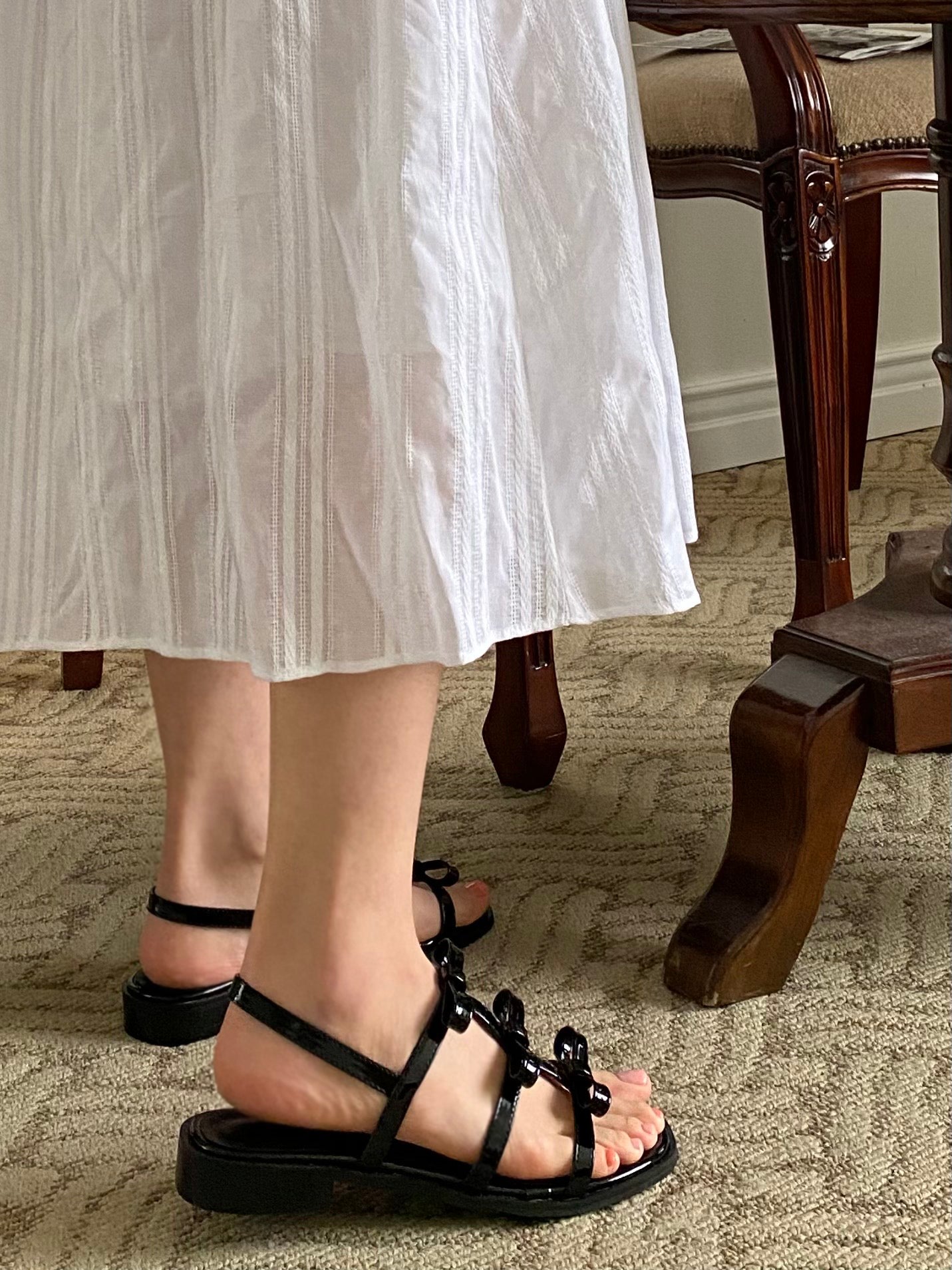 Three Ribbons Glossy Sandals