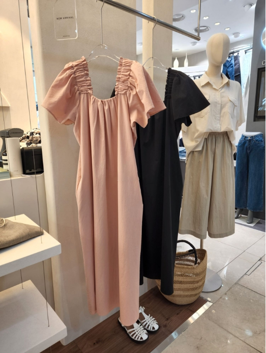 Ruffled Square Neck Long Dress w / Pocket (팔뚝/목선이 가늘어 보이는 착시효과 드레스)