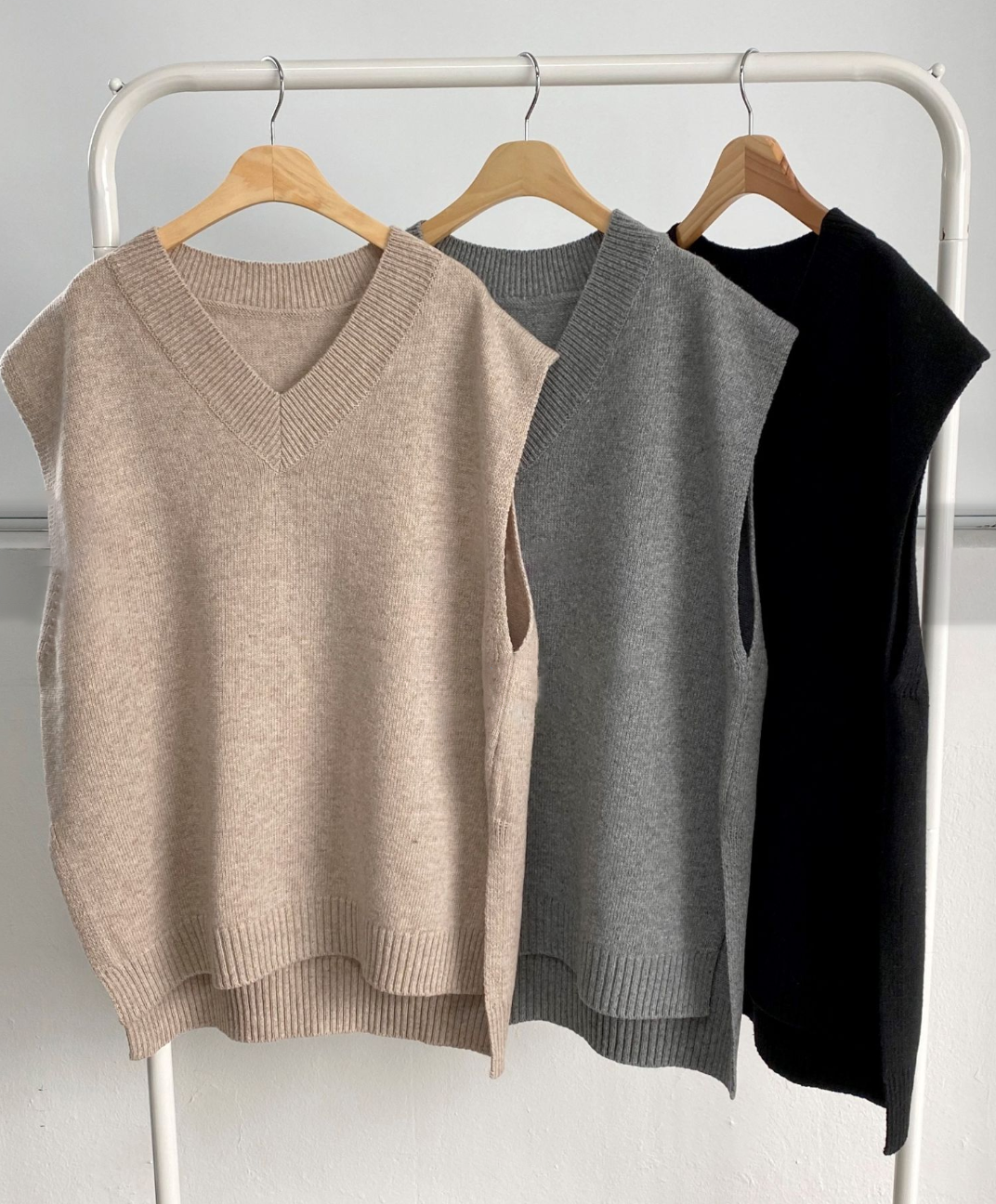 울 블렌드 루즈핏 브이넥 베스트