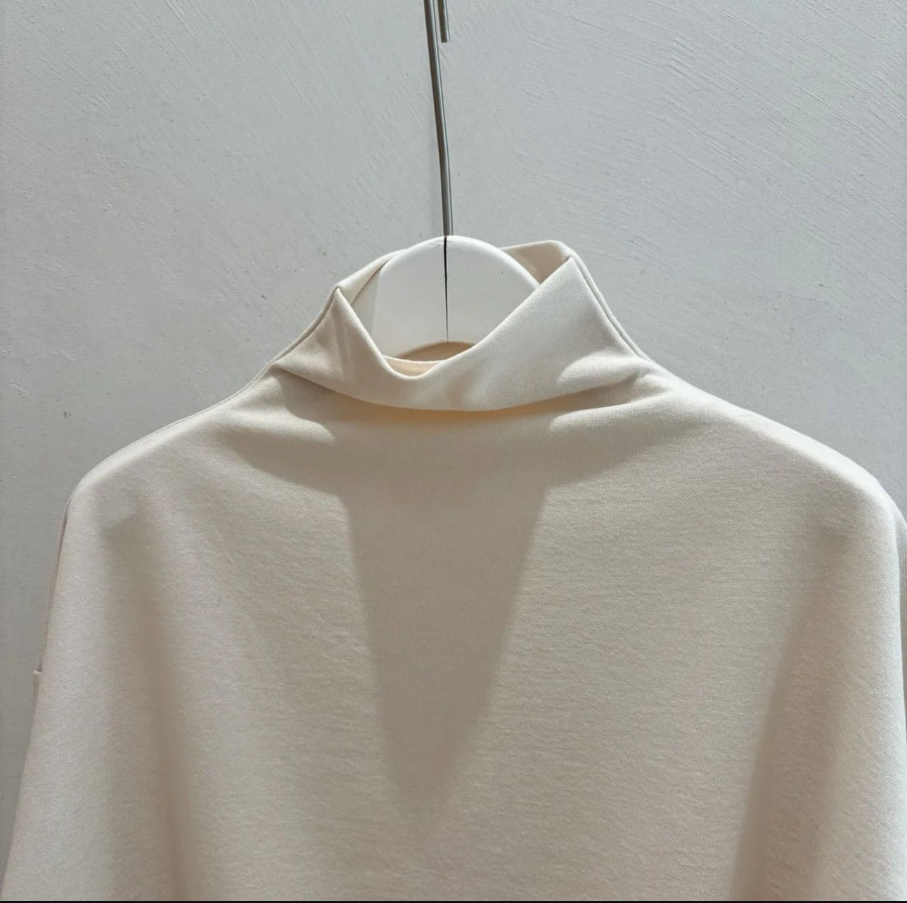 Mock Neck Sweatshirts – iOikos