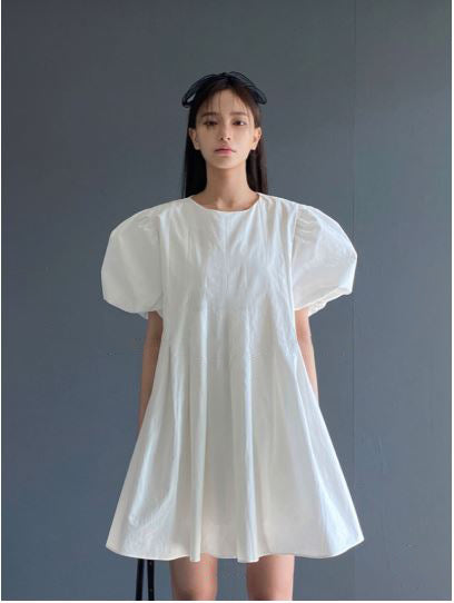 Balloon Sleeve Pleated Mini Dress (풍성한 벌룬소매의 미니 드레스)