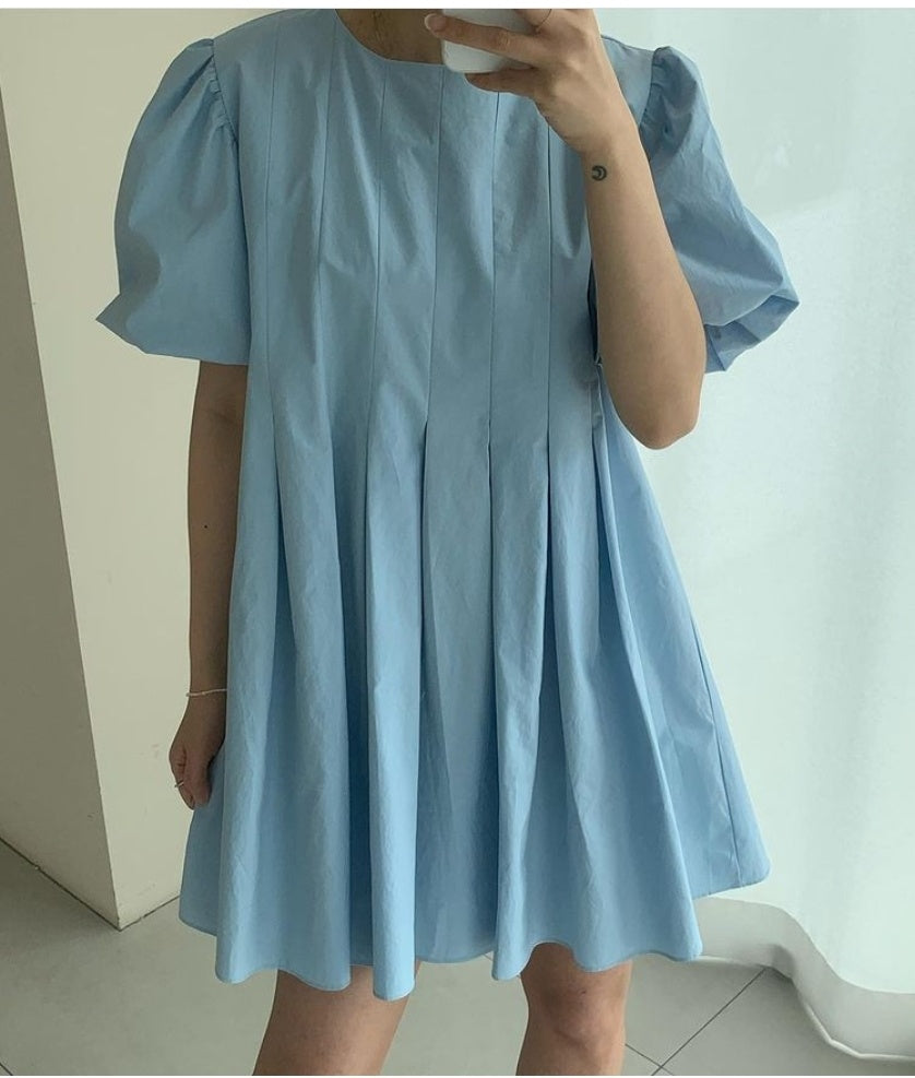 Balloon Sleeve Pleated Mini Dress (풍성한 벌룬소매의 미니 드레스)
