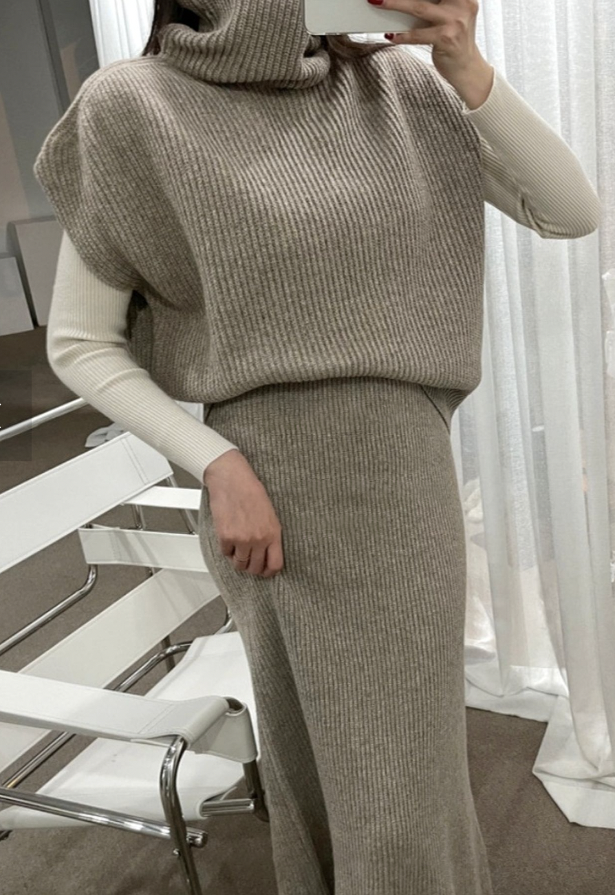 Turtle Neck Knit Vest & Knit Long Skirt Set (Wool 50%)